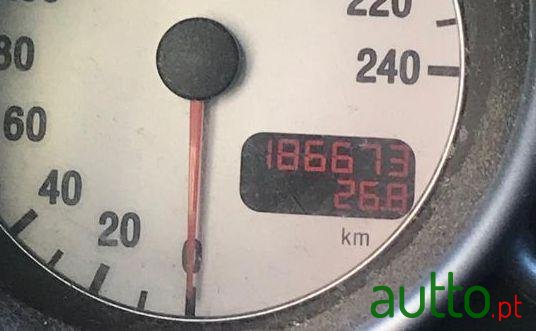 2002' Alfa Romeo 147 photo #2