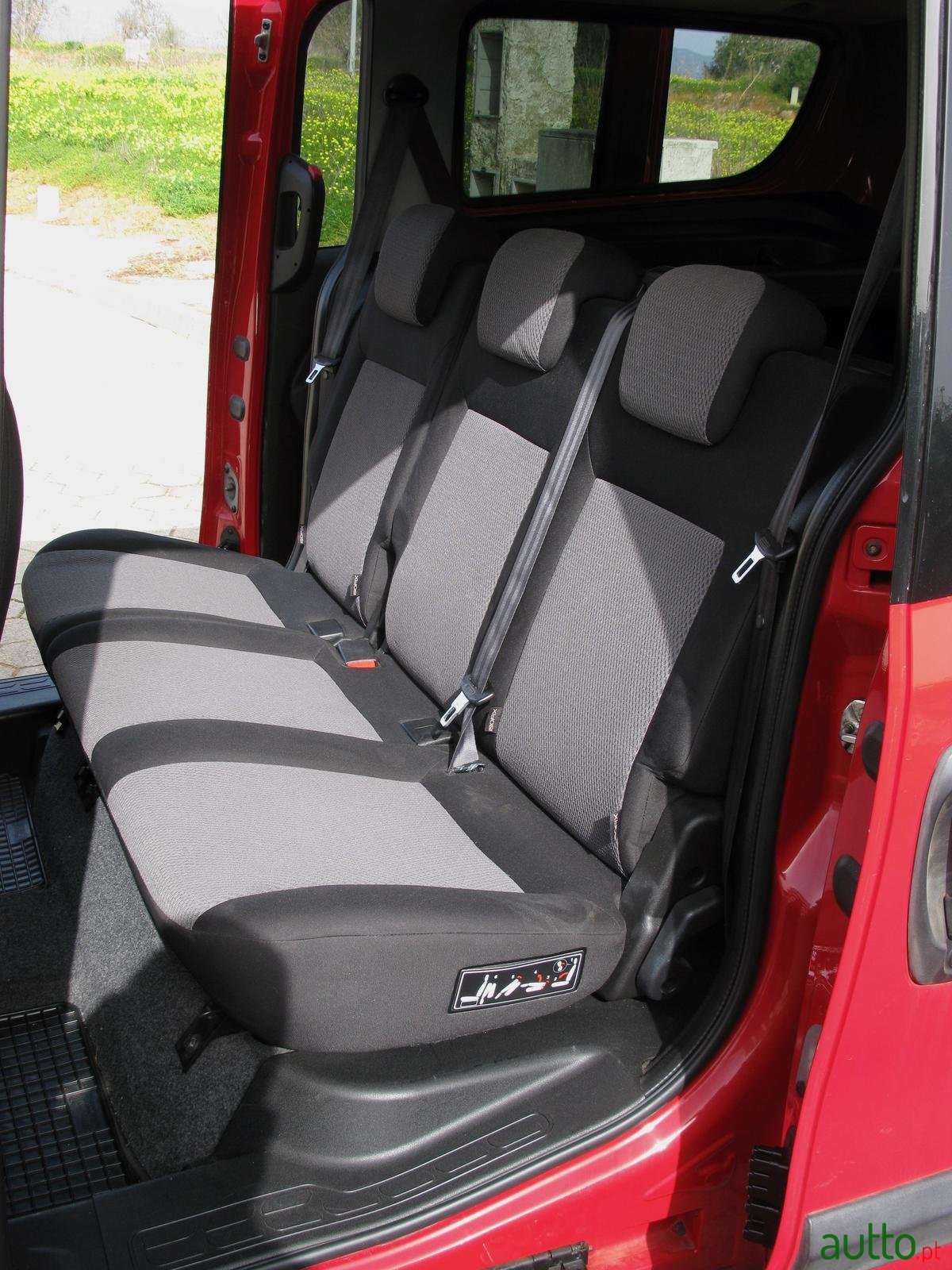 2011' Fiat Doblo photo #7