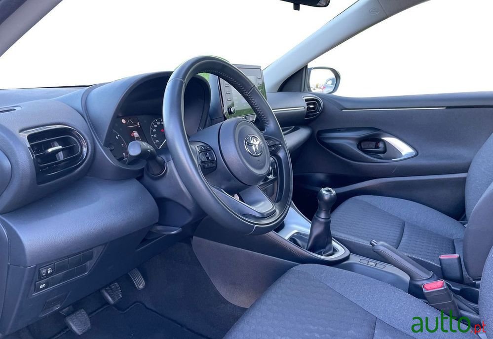 2023' Toyota Yaris photo #4