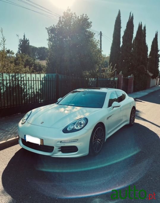 2013' Porsche Panamera photo #1