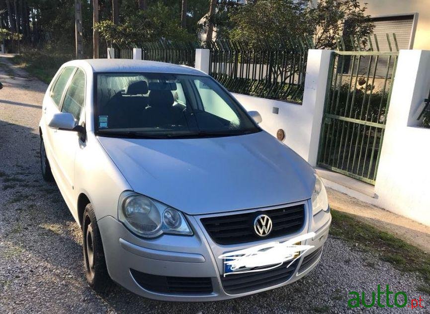 2005' Volkswagen Polo Confortline photo #1