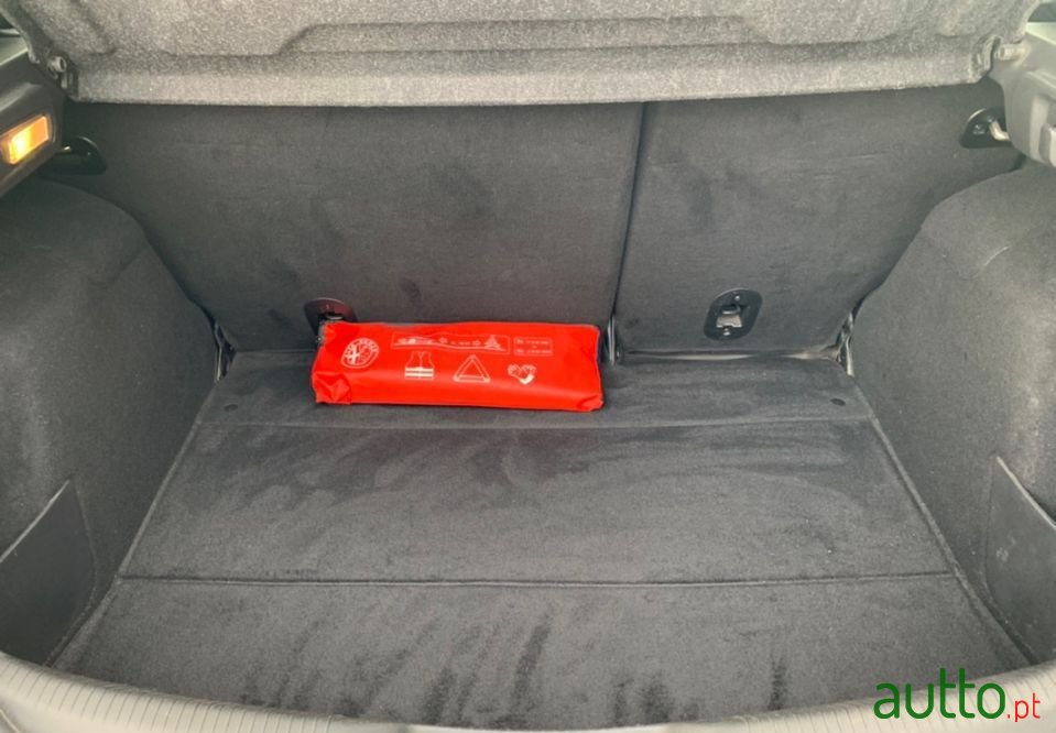 2016' Alfa Romeo Giulietta photo #2