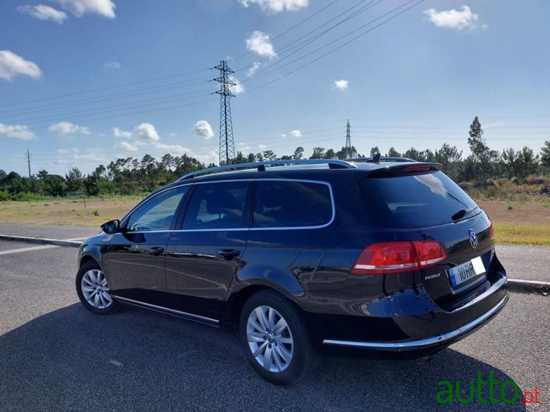 2011' Volkswagen Passat photo #2