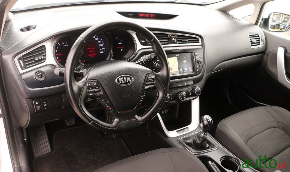 2017' Kia Ceed 1.4 Crdi Nav Line photo #2