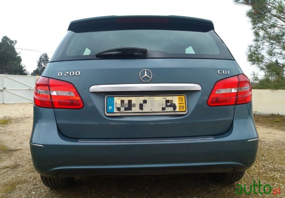 2013' Mercedes-Benz B-200 photo #1