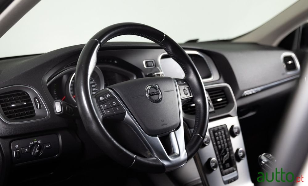 2017' Volvo V40 Cross Country 2.0 D2 Plus photo #6