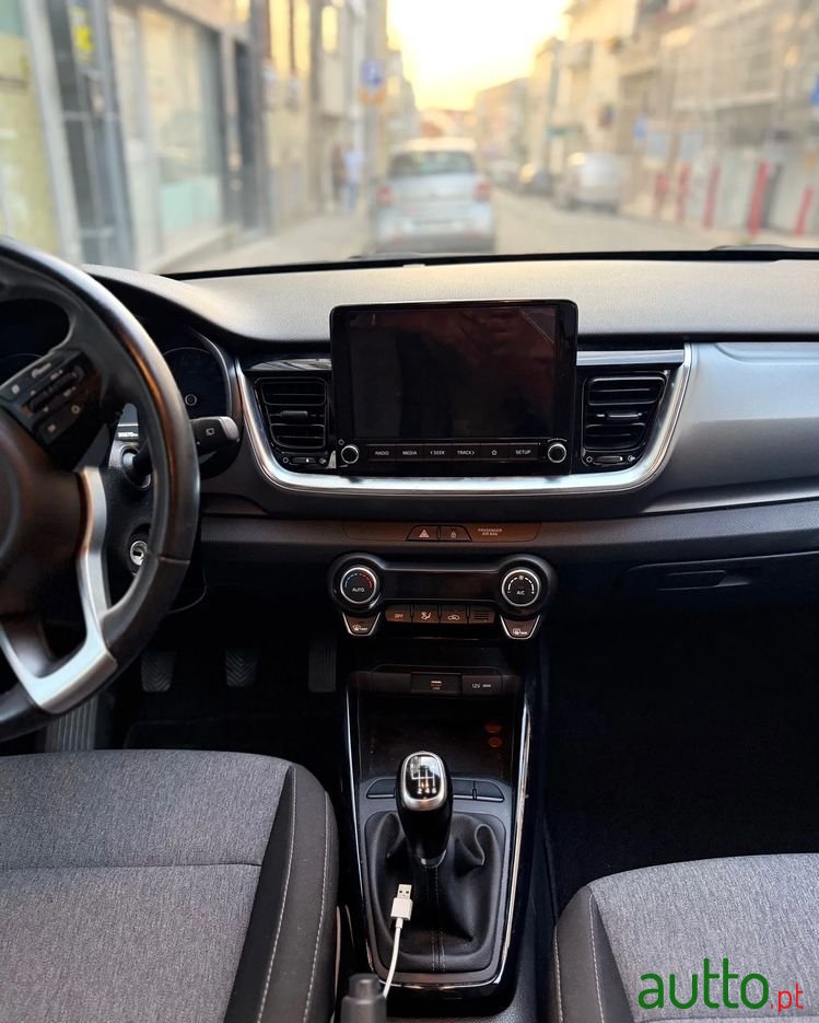 2022' Kia Stonic 1.0 T-Gdi Wave photo #4