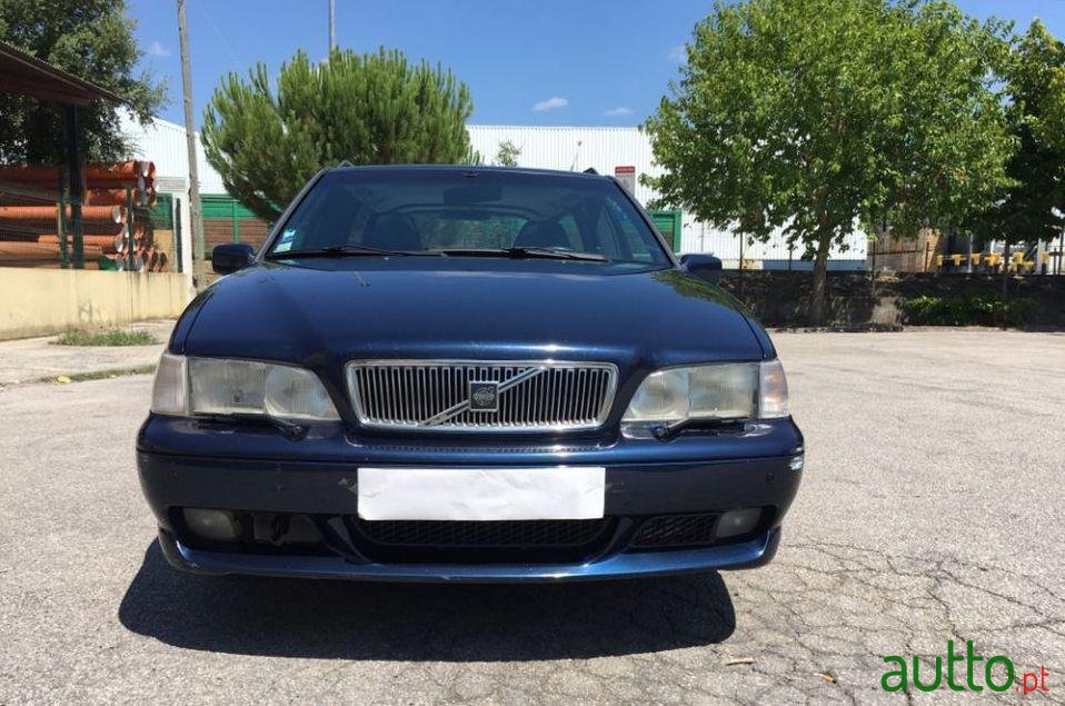 1998' Volvo V70 R Awd photo #1