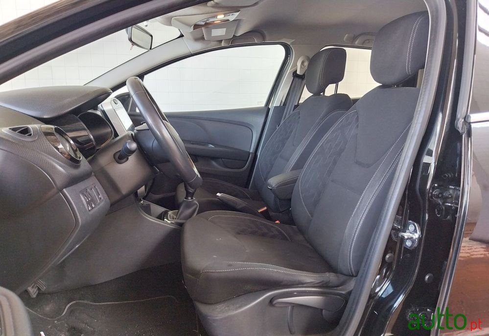 2018' Renault Clio Sport Tourer photo #4