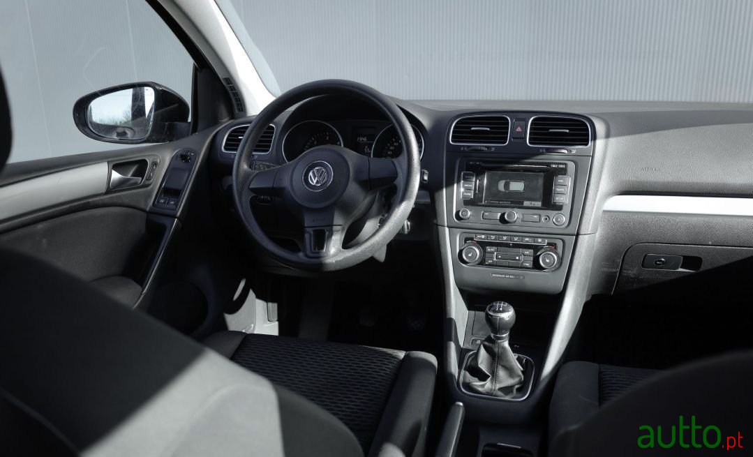 2012' Volkswagen Golf photo #4