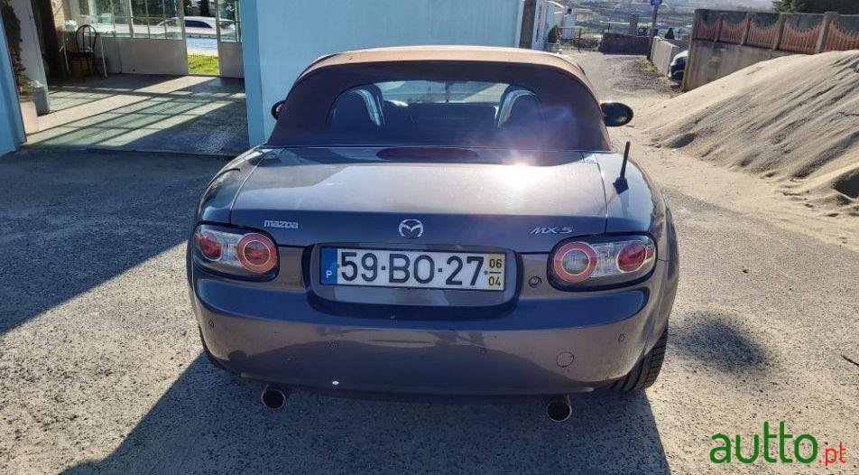 2006' Mazda MX-5 Cabrio photo #2