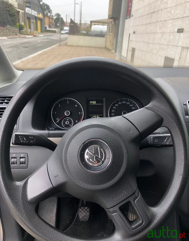 2014' Volkswagen Touran photo #6