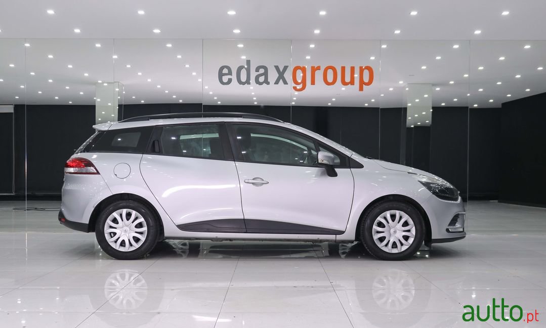 2017' Renault Clio Sport Tourer photo #2