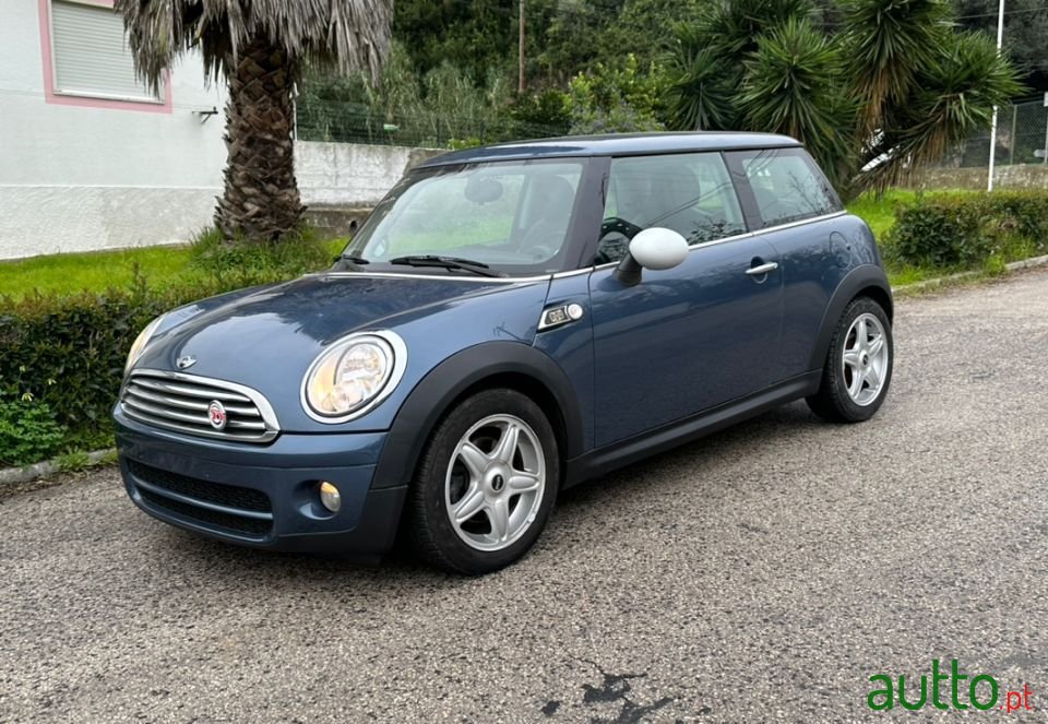 2010' MINI Cooper photo #1
