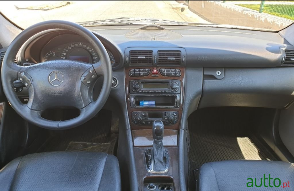 2003' Mercedes-Benz C-220 photo #5