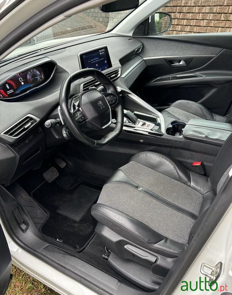 2019' Peugeot 3008 photo #6