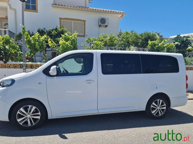 2018' Peugeot Traveller photo #4