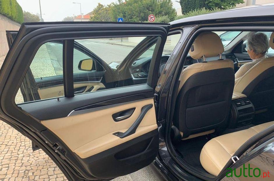 2015' BMW 520 photo #3