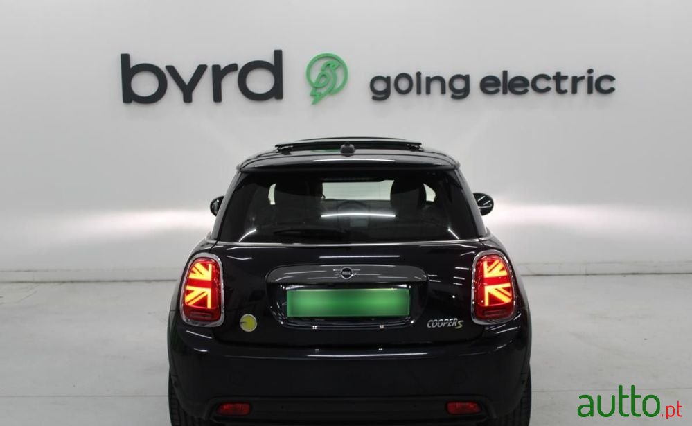 2021' MINI Cooper 3 Portas photo #4