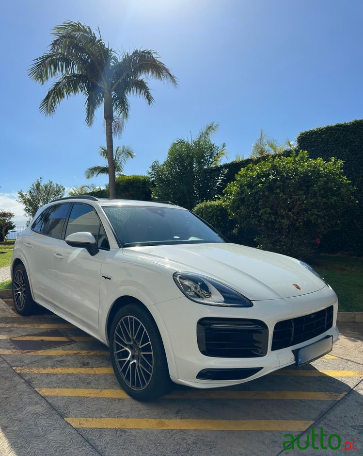 2022' Porsche Cayenne photo #1