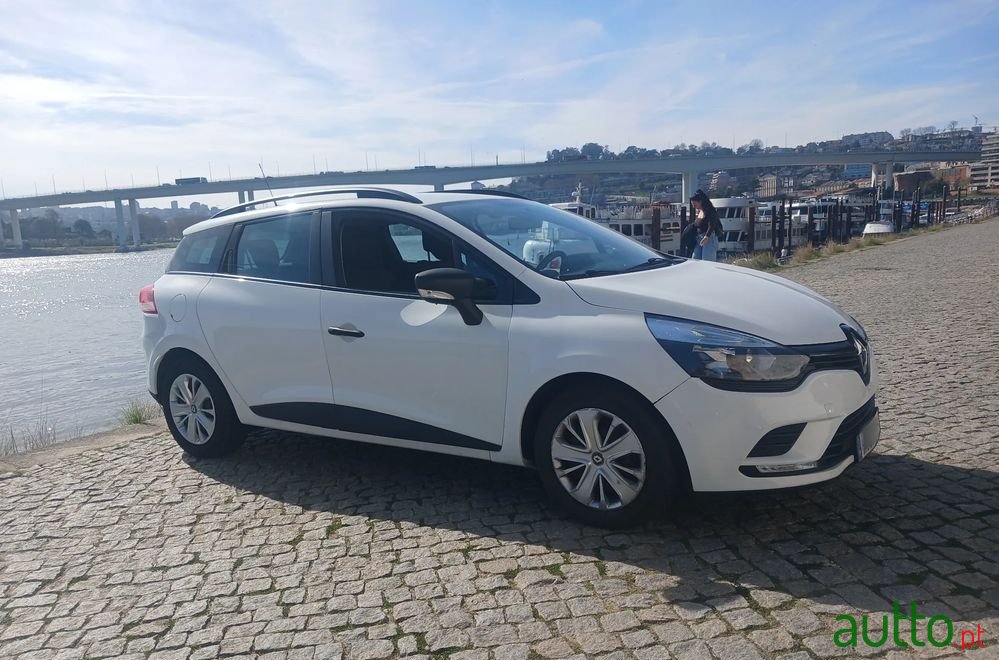 2017' Renault Clio Sport Tourer photo #1