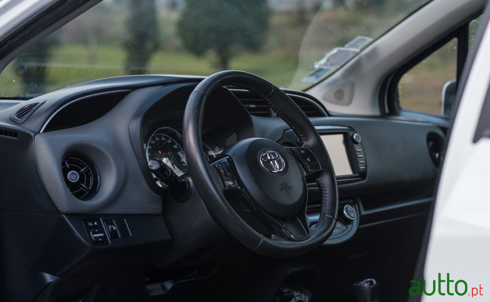 2018' Toyota Yaris photo #5