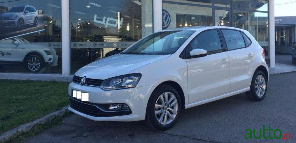 2016' Volkswagen Polo 1.0 Confortline photo #2