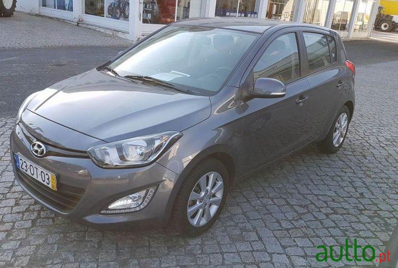 2014' Hyundai i20 1.1 Crdi Urban photo #1