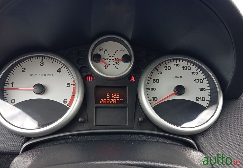 2008' Peugeot 207 1.4 Hdi Trendy photo #5