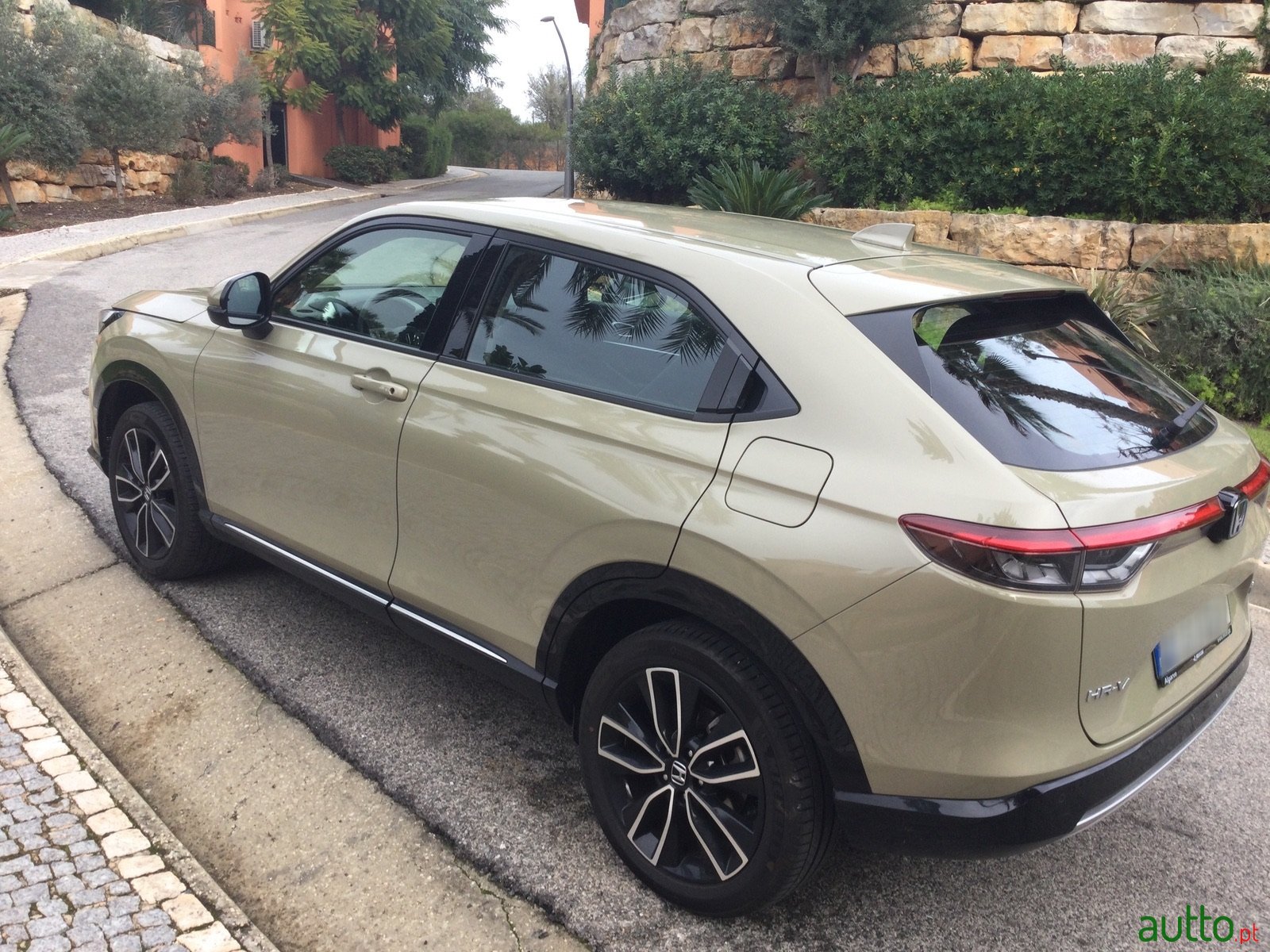 2022' Honda HR-V Luxury photo #1