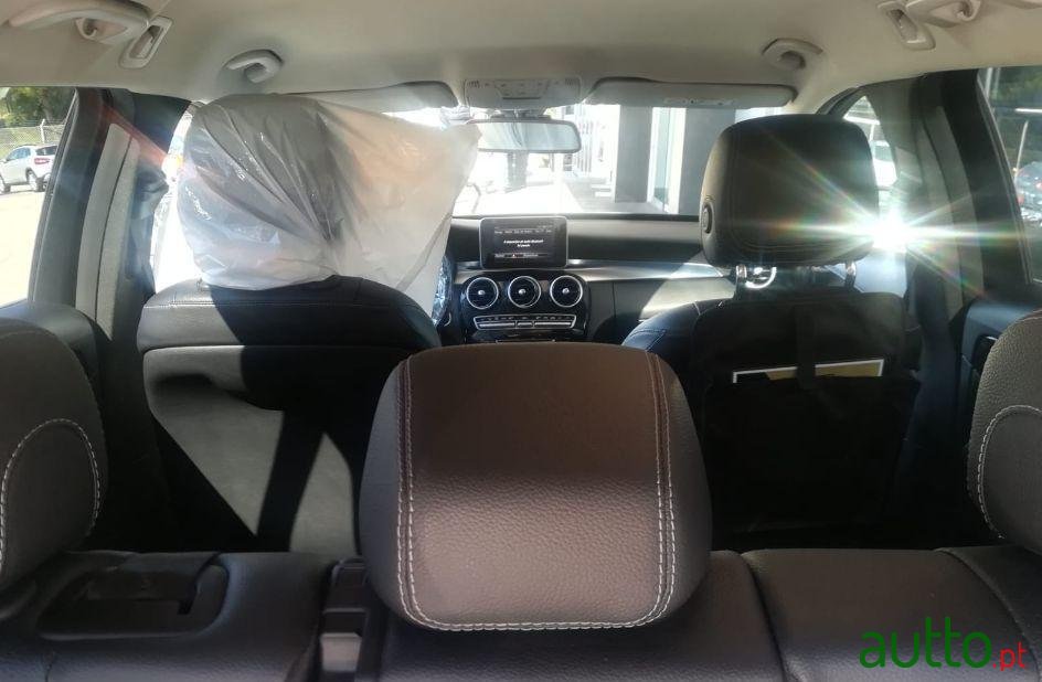 2015' Mercedes-Benz 200 Classe C 200 Bluetec photo #1