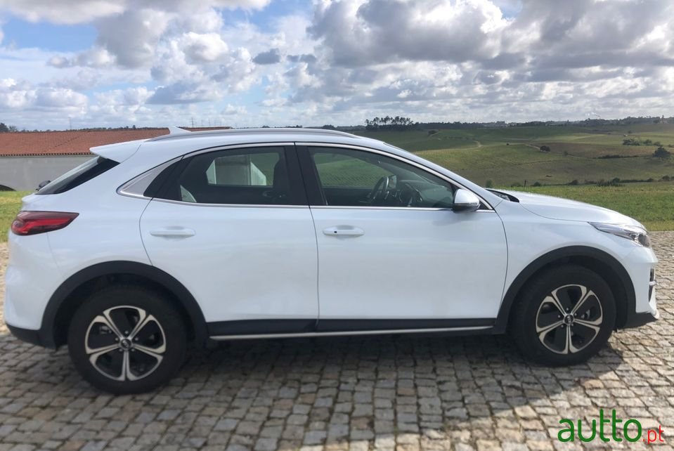 2021' Kia XCeed photo #3