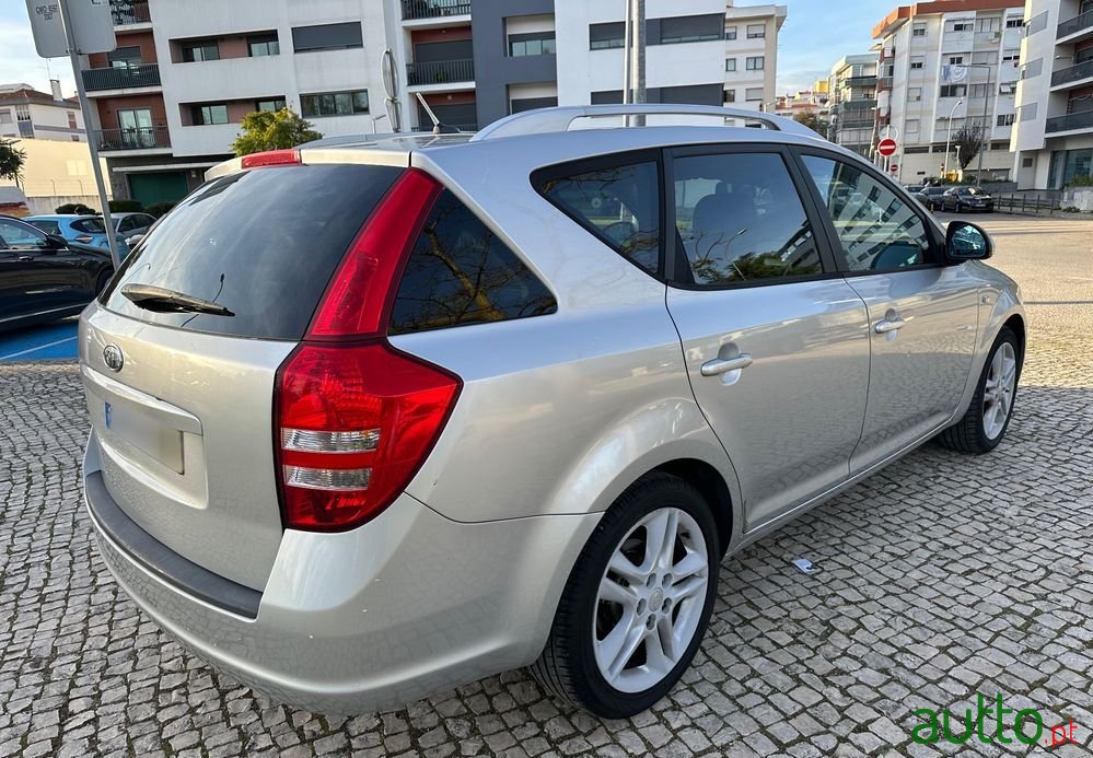 2008' Kia Ceed Sw photo #2
