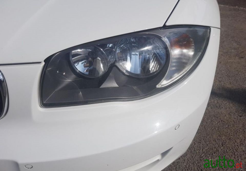 2010' BMW 120 D photo #2