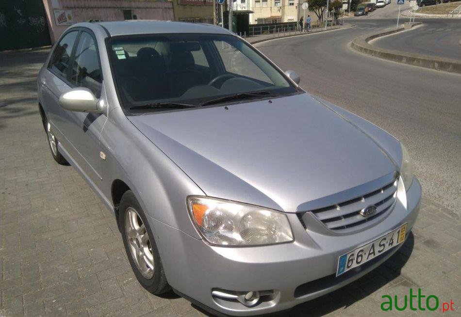 2005' Kia Cerato 1.5 Crdi Ex photo #2
