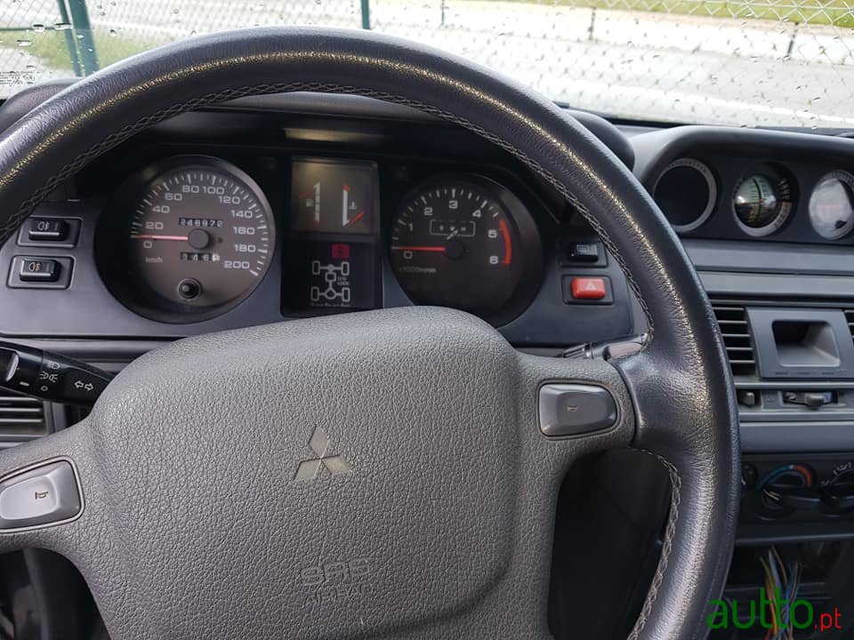 1996' Mitsubishi Pajero GLS photo #4
