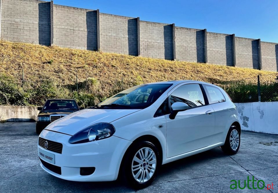 2009' Fiat Grande Punto photo #1