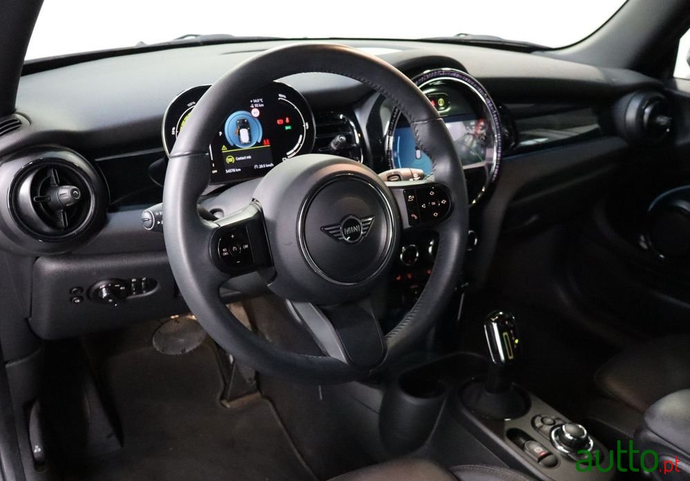 2022' MINI Cooper 3 Portas photo #5