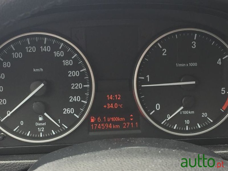 2011' BMW 318 Ver-D-Navigation photo #4