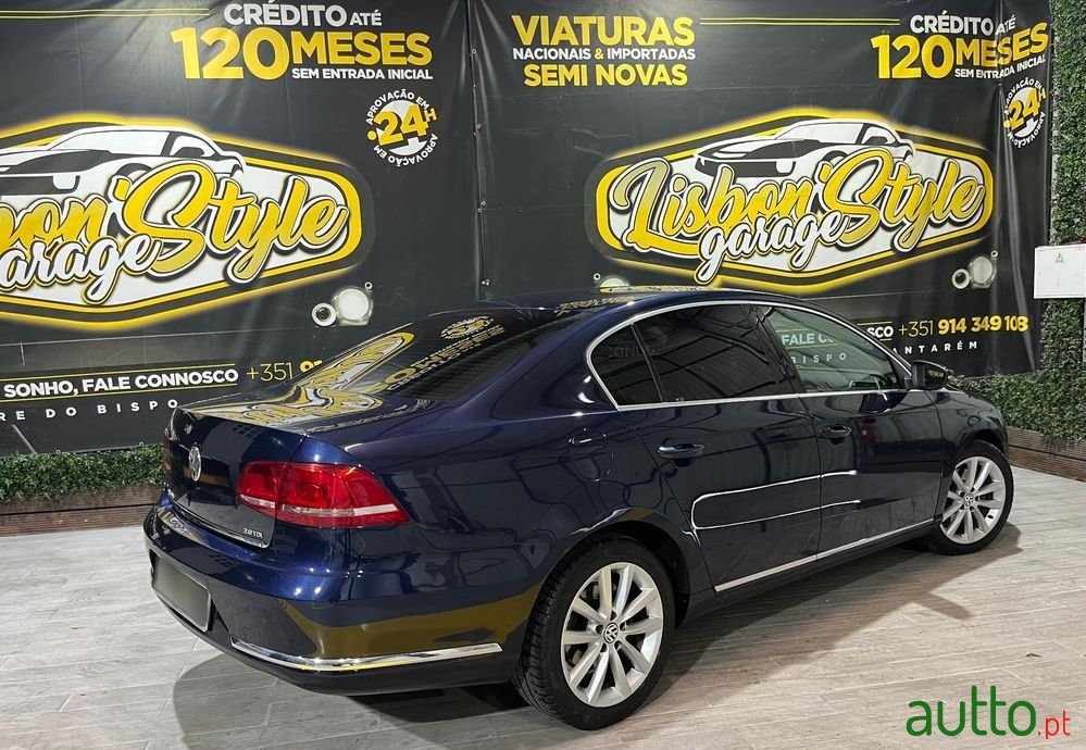 2011' Volkswagen Passat photo #4