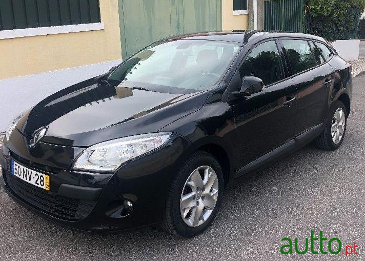 2011' Renault Megane Sport Tourer photo #3