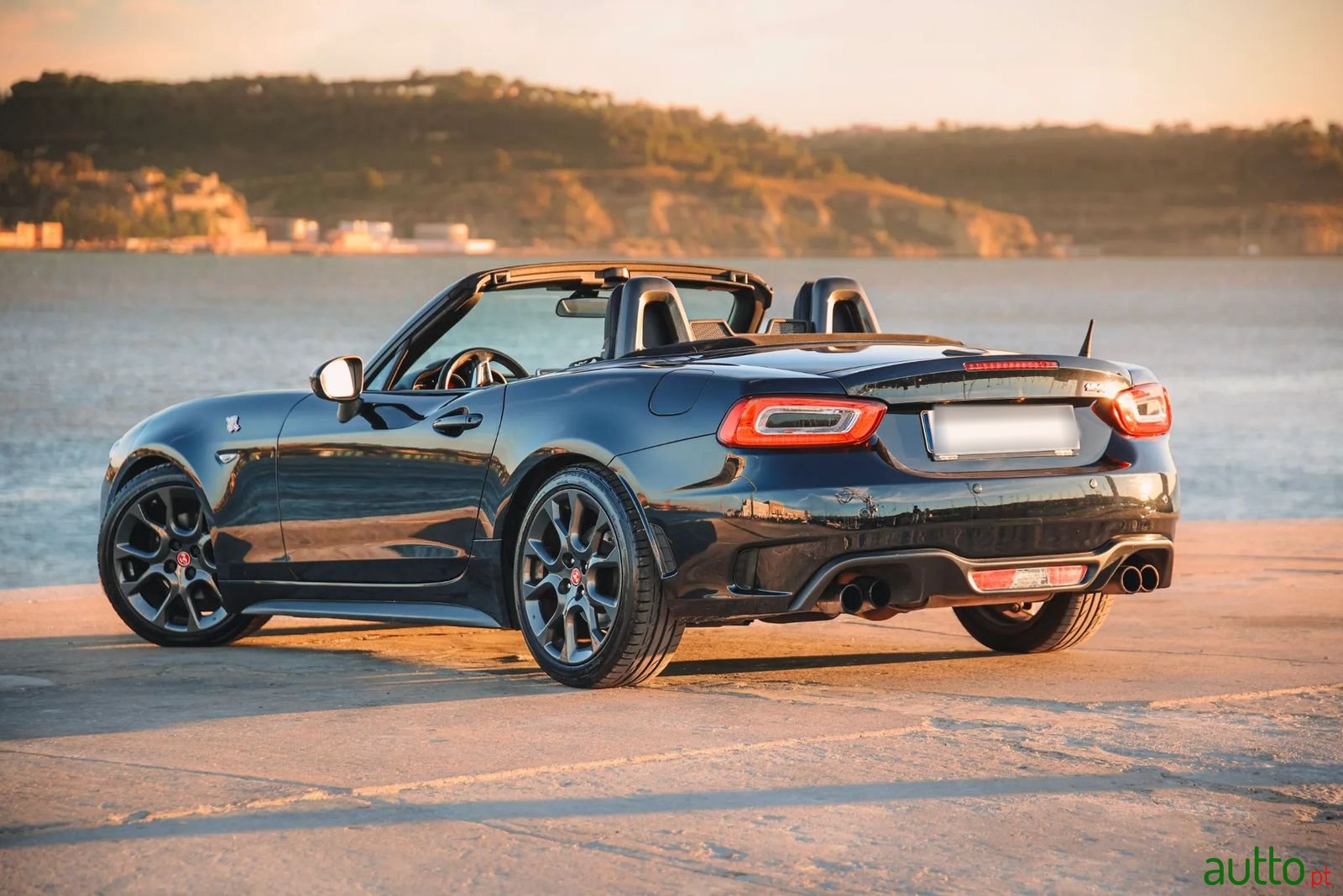 2017' Fiat Abarth 124 Spider photo #5
