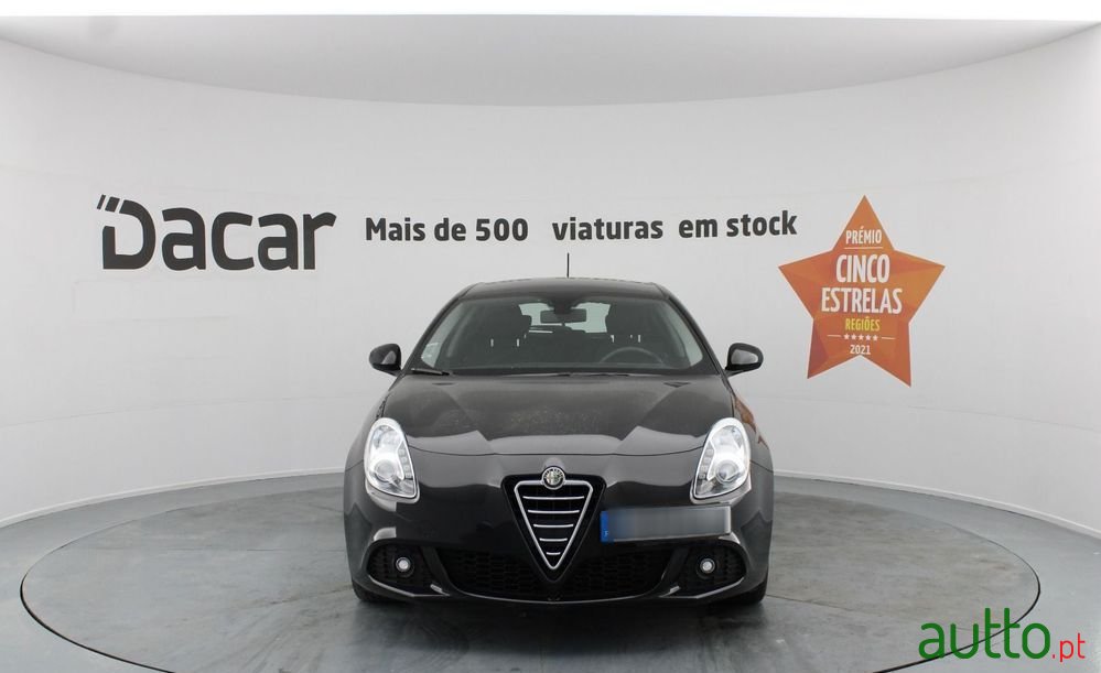 2011' Alfa Romeo Giulietta photo #2