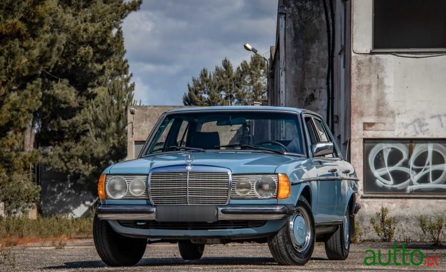 1981' Mercedes-Benz 200 photo #1