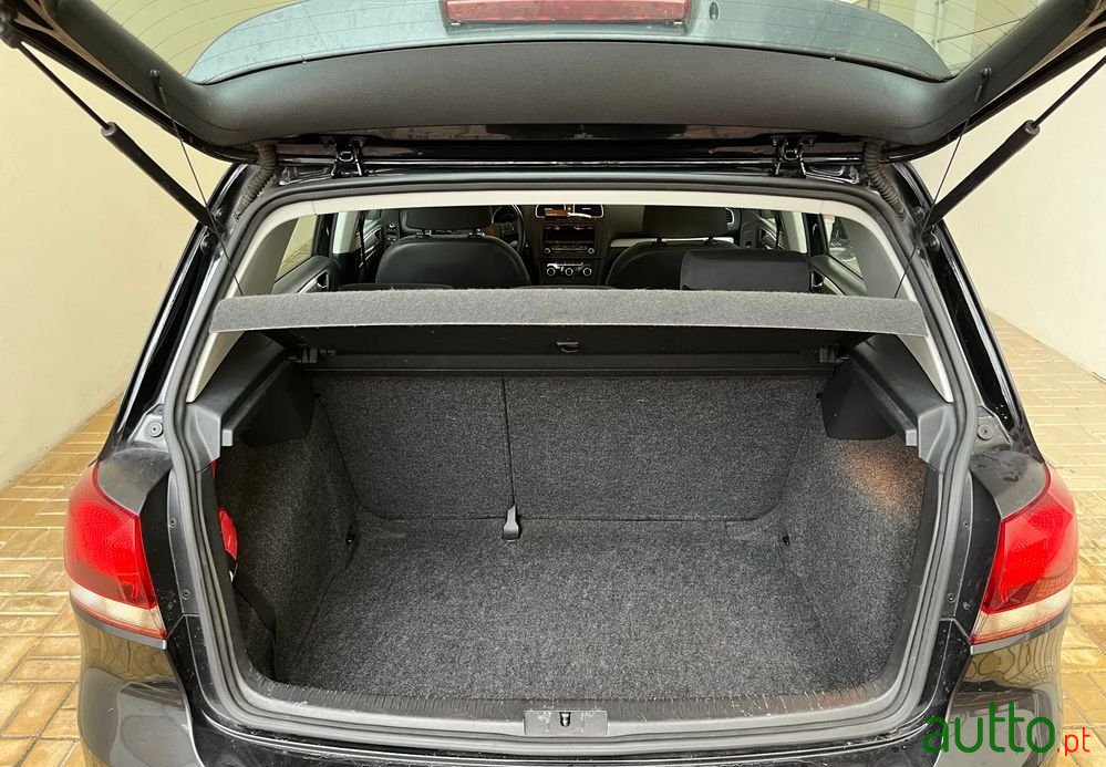 2012' Volkswagen Golf photo #2