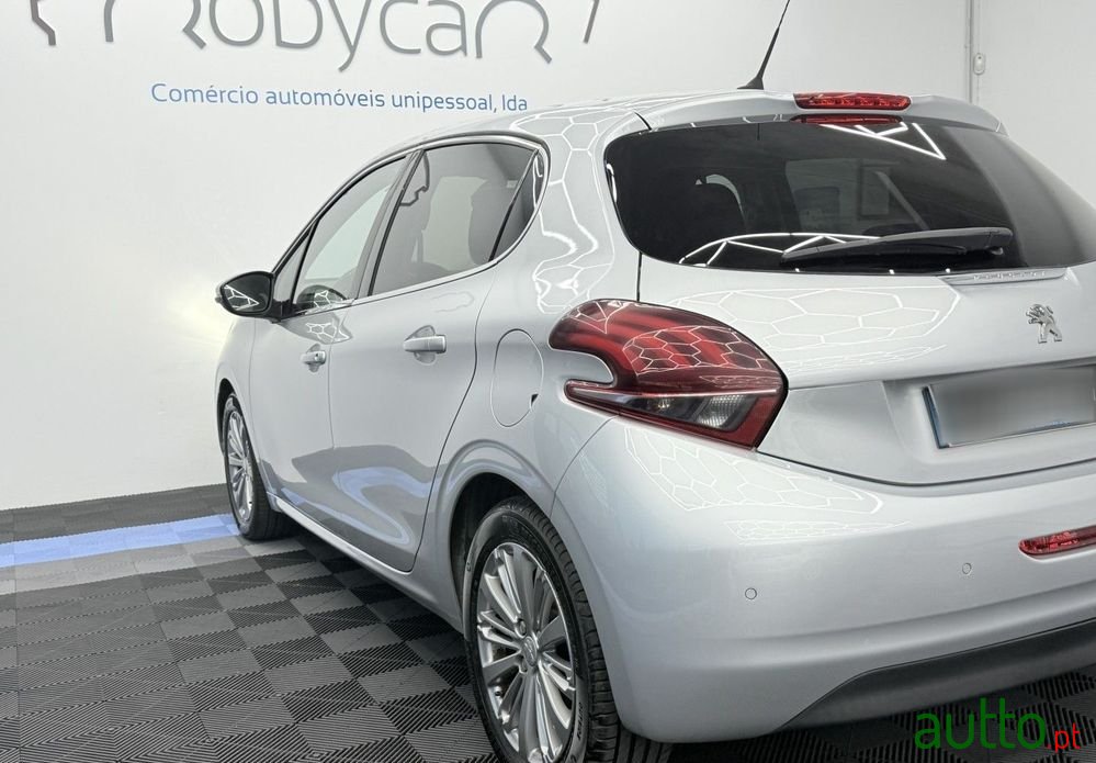 2018' Peugeot 208 photo #6