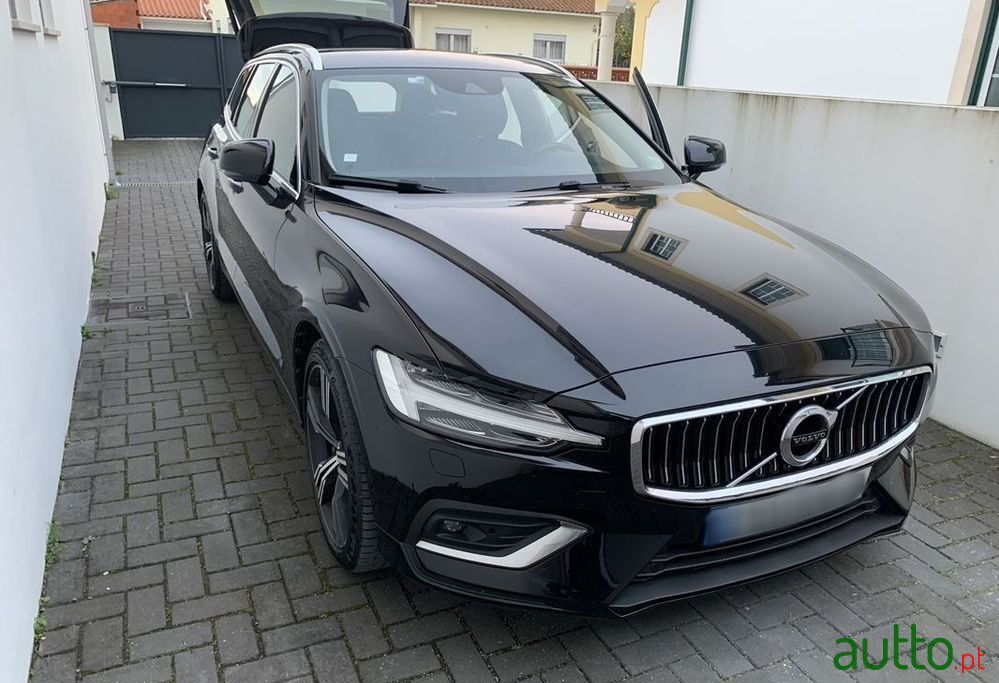 2019' Volvo V60 photo #3