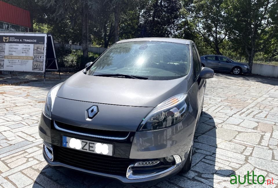 2012' Renault Scenic photo #2
