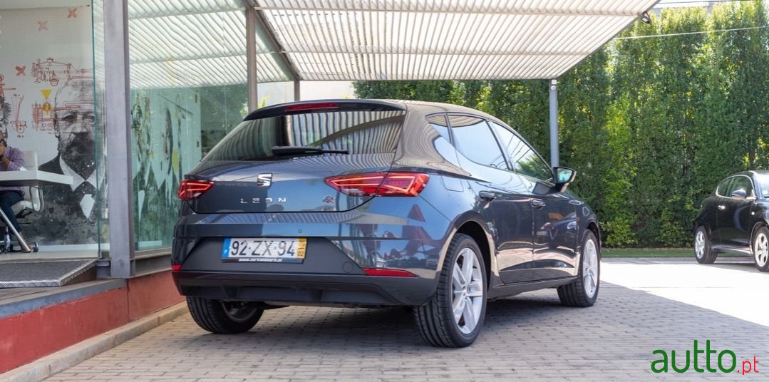 2020' SEAT Leon photo #2
