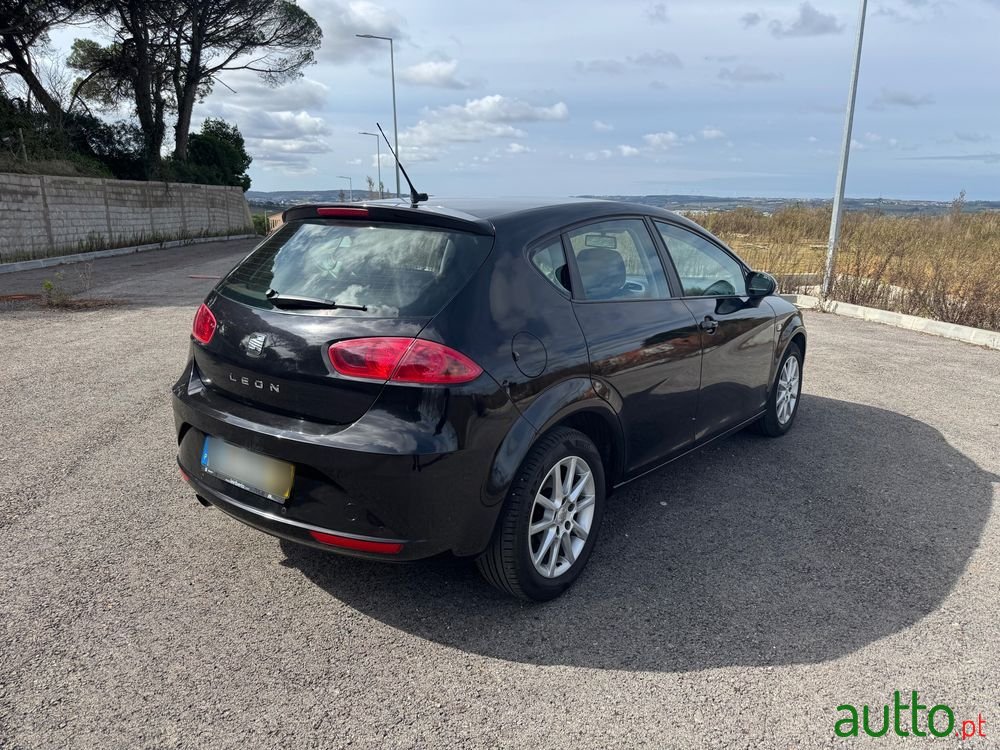 2011' SEAT Leon photo #3